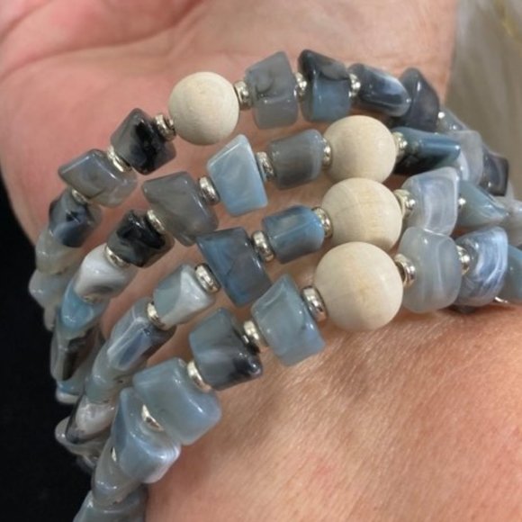 4 tiered expandable bracelet blue & green NWT - Picture 3 of 7